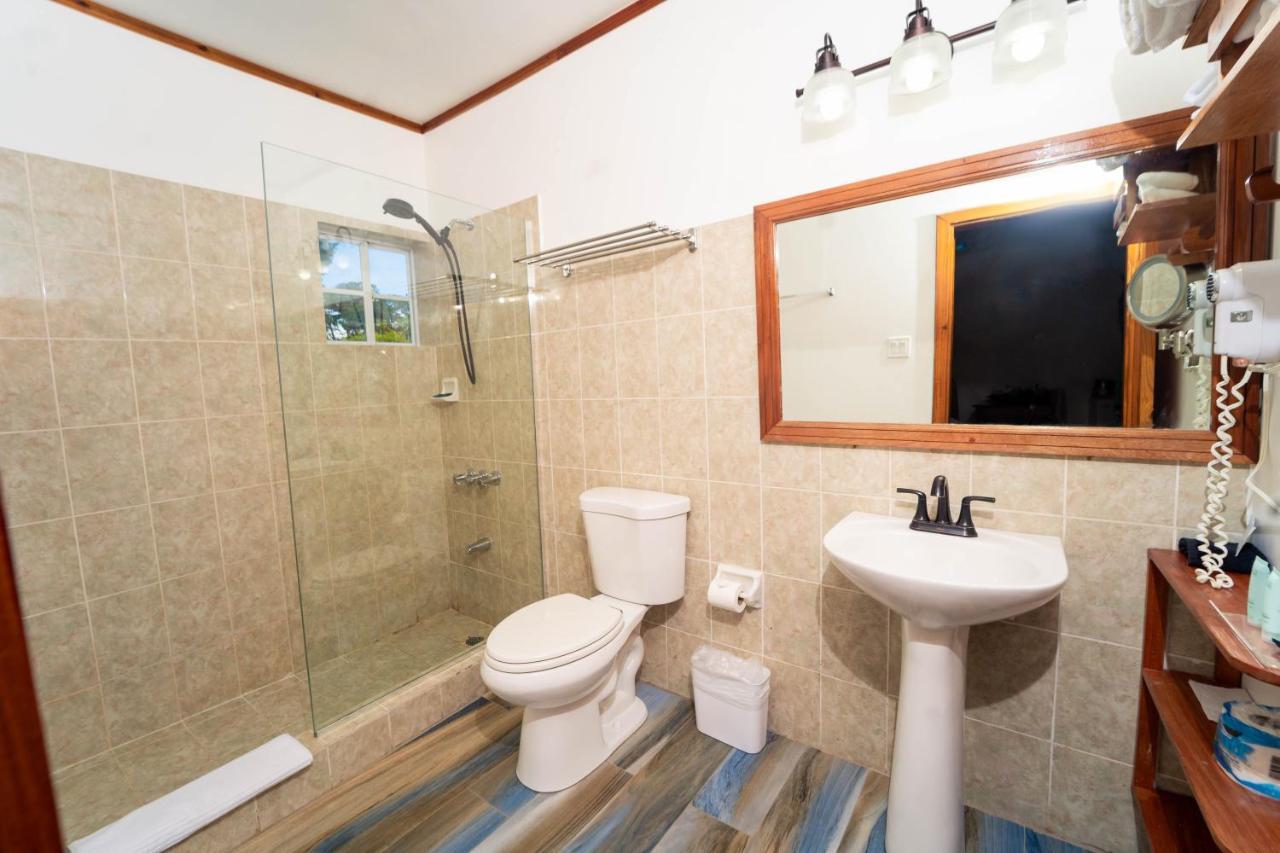 Blue Skies Beach Resort Νεγκρίλ Εξωτερικό φωτογραφία