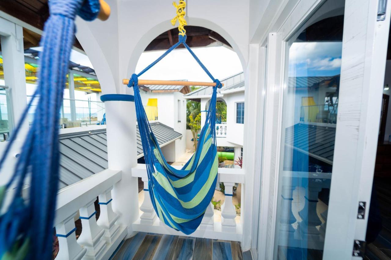 Blue Skies Beach Resort Νεγκρίλ Εξωτερικό φωτογραφία