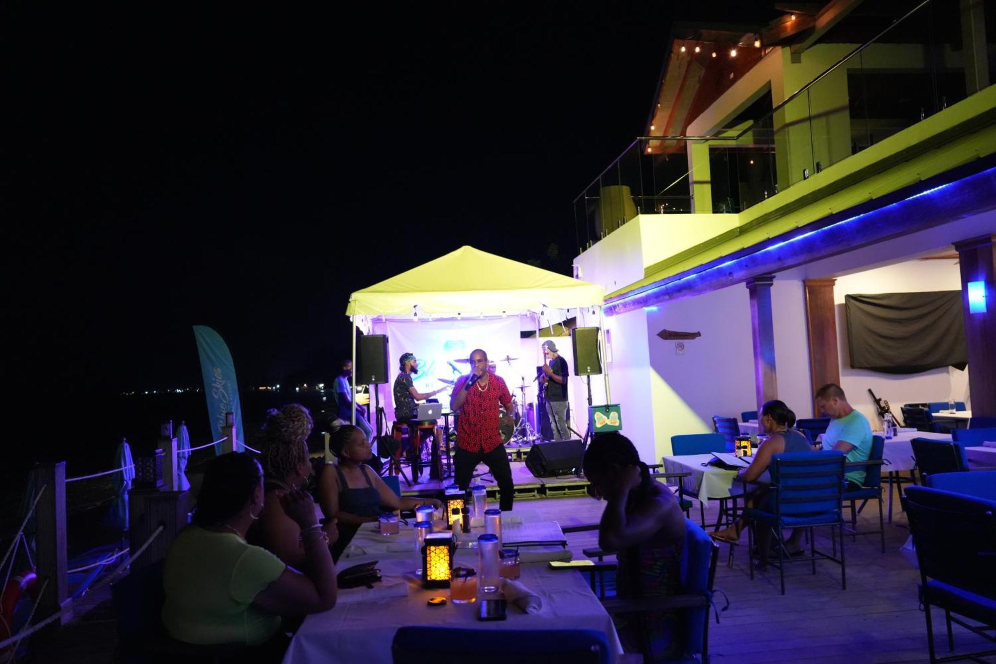 Blue Skies Beach Resort Νεγκρίλ Εξωτερικό φωτογραφία